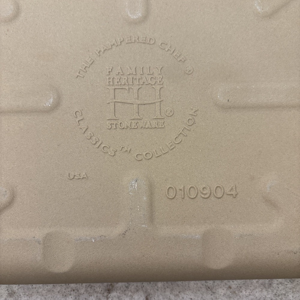 The Pampered Chef Family Heritage Stoneware Classics Collection 010904 9"x7" Pan - Picture 2 of 10